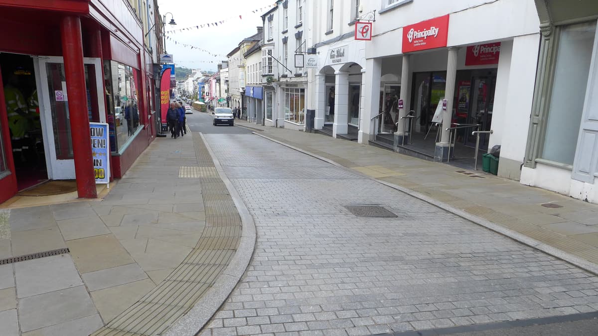 Monnow Street to be one way for two months monmouthshirebeacon.co.uk